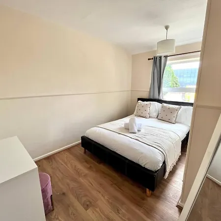 Central 4 Bedroom House With Driveway Newcastle upon Tyne Exterior photo