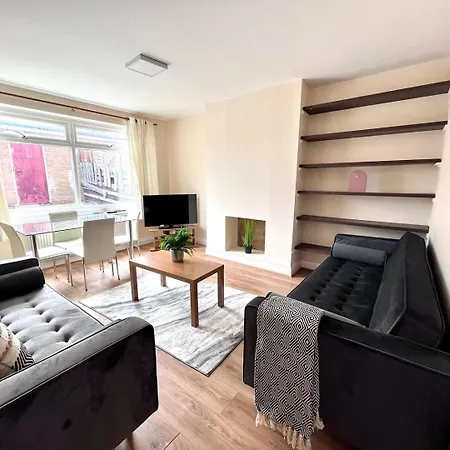 Central 4 Bedroom House With Driveway Newcastle upon Tyne Exterior photo